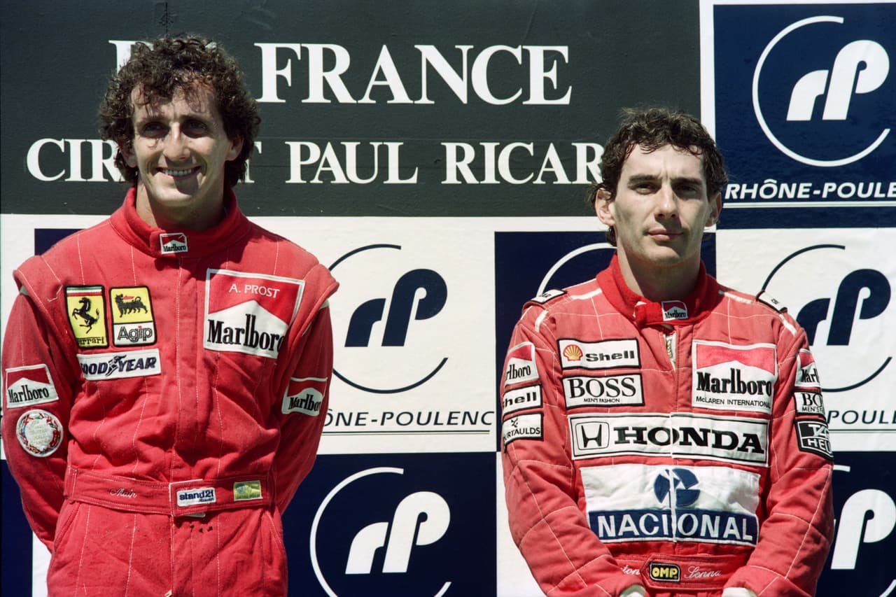 En 1989, Prost y Ayrton Senna corrieron para McLaren. El francés se molestó con el brasileño por algunas maniobras de éste y también creyó que su propio equipo lo favorecía.