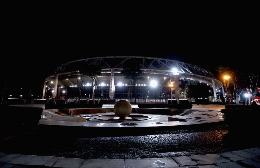 El Estadio Olímpico lucía esplendoroso, tanto por dentro como por fuera para vestirse de manteles largos para esta especial velada.