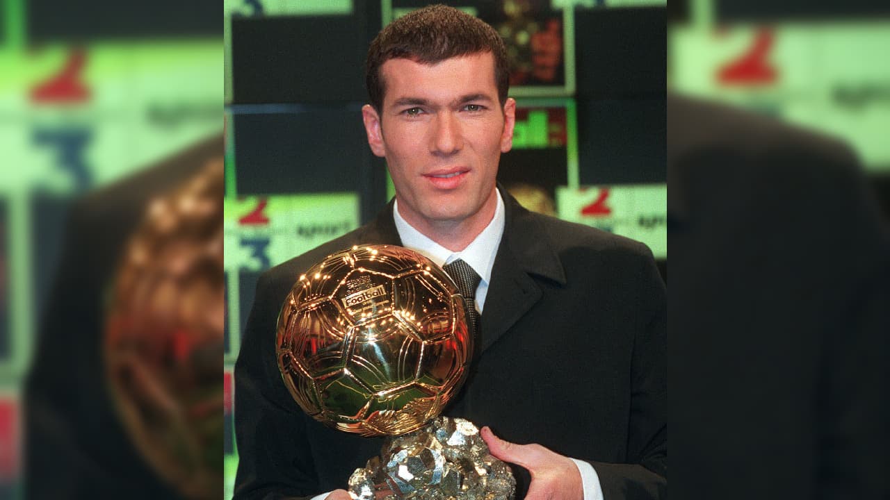 3 Zinedine Zidane | El francés que ahora se desempeña como timonel del Real Madrid, brilló en Juventus y con los ‘Galácticos’. Gano Balón de Oro en 1998 y fue tres veces nombrado el Mejor jugador del año por la FIFA.