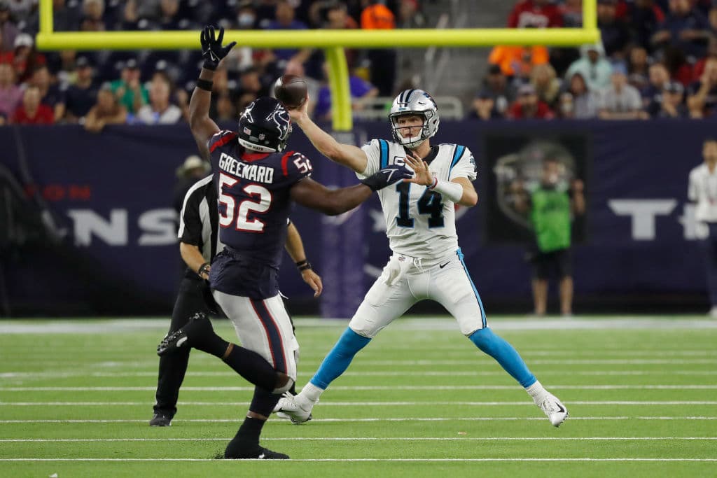 Las Carolina Panthers pierden a su mejor jugador pero vencen 24-9 a los Hpuston Texans.