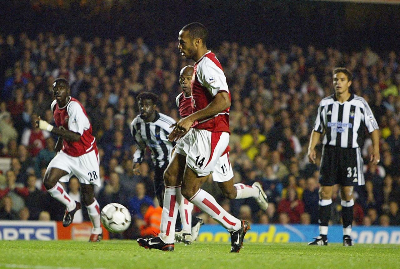 Thierry Henry, Arsenal Football Club frente a Newcastle United en la Premier League 2003/2004.