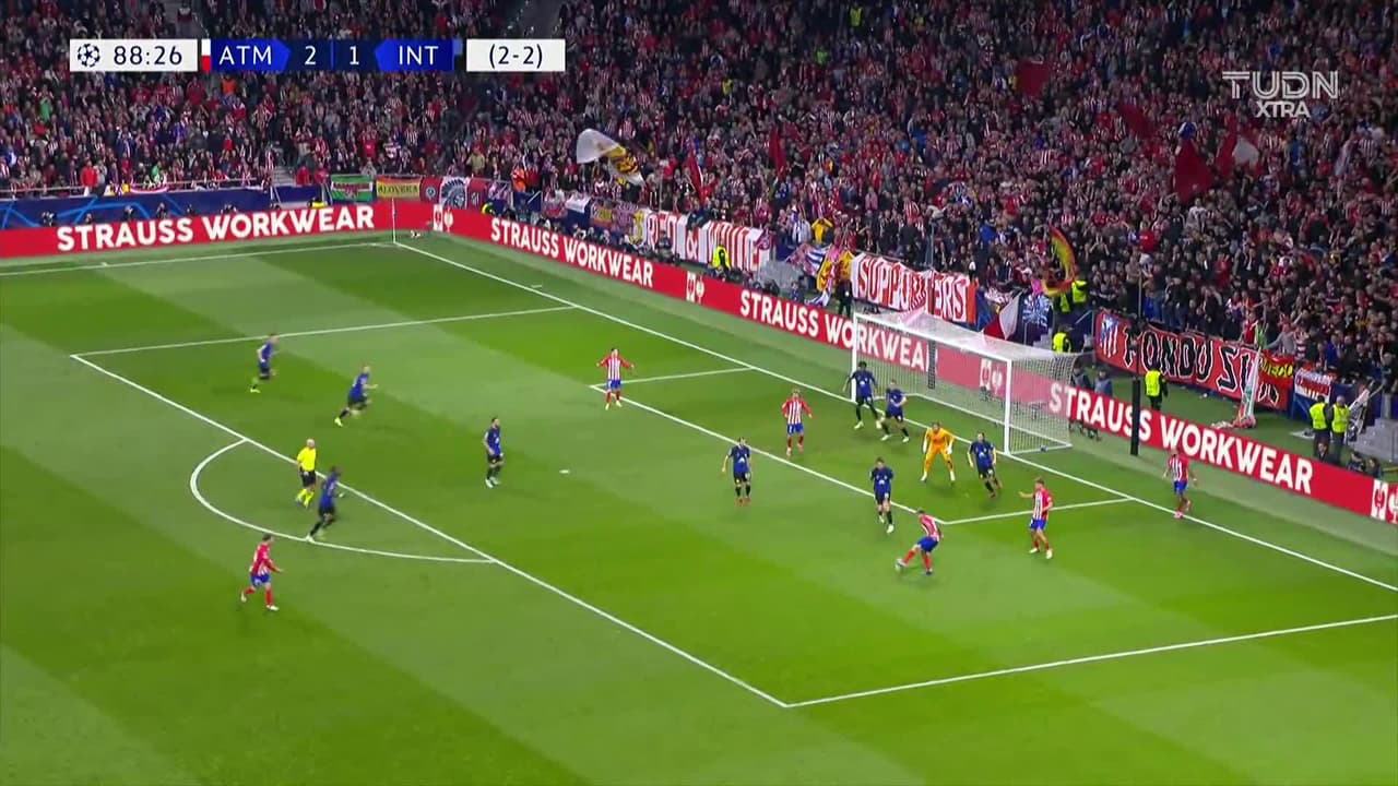 ¡TIRO ATAJADO! disparo por Ángel Correa.