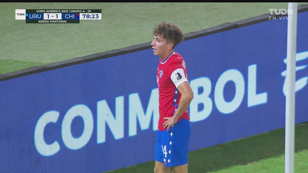 ¡Era el del debut! Arriagada se asusta solo ante Muslera