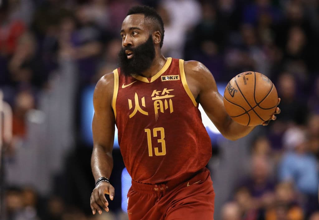 <b>9) Houston Rockets (33-24)</b>: A pesar de la lesión de su hombre fuerte en los tableros, Clint Capela, quien vuelve el 21 de febrero, Houston se fue con marca de 9-6 en su ausencia. La pregunta es cuán cansado estará James Harden por redoblar esfuerzos tras las lesiones que inundaron al equipo.