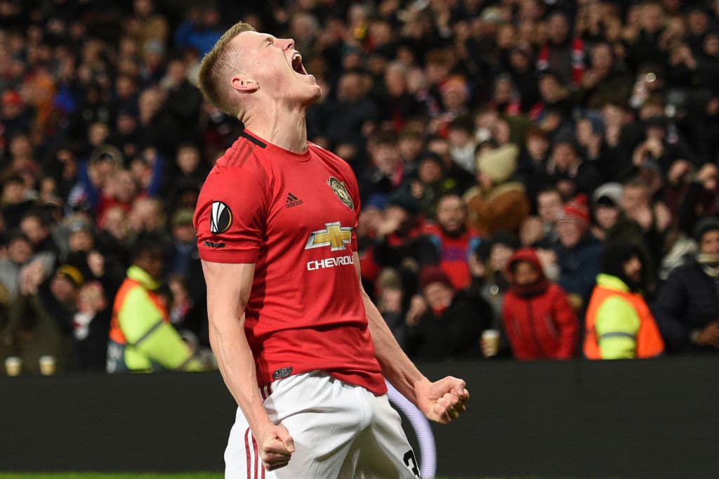 Y el mediocampista escocés lo grita con todas sus fuerzas y se saca la bronca con la felicidad del gol.