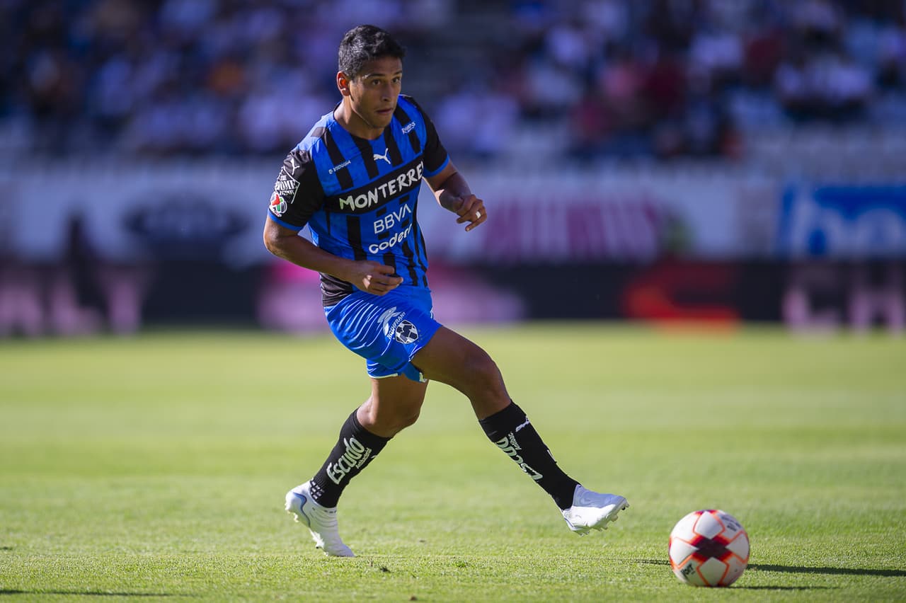 Gracias a un doblete de Luis Chávez y otro golazo de Roberto de la Rosa, el Pachuca dio cuenta de los Rayados.