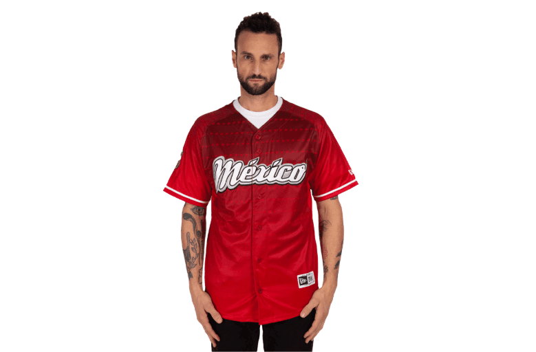 En esta nueva campaña, los Diablos Rojos estrenan cuatro modelos diferentes, el blanco y el rojo se utilizarán para las giras, mientras que las dos versiones especiales muestran el blanco con camuflaje y el rosa con filos blancos.