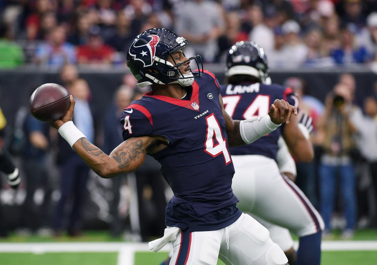 <b>Primer cuarto: </b>Los Texans no consiguieron mover las cadenas en el primer cuarto. Desahun Watson envió pase largo para DeAndre Hopkins pero soltó el pase en territorio enemigo. 
<b>(Colts 7-0 Texans)</b>