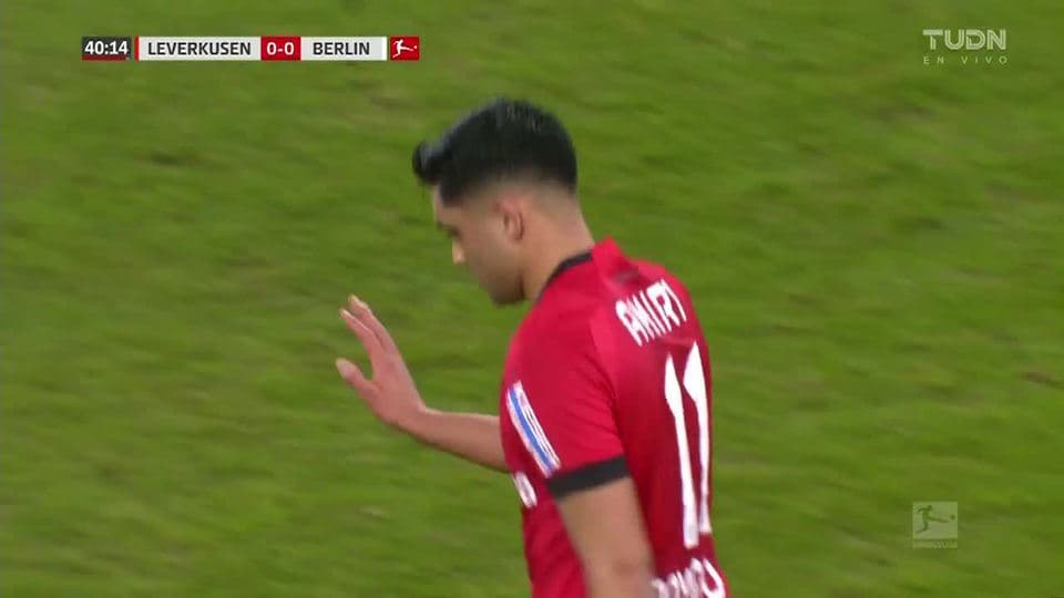 Tiro desviado de Nadiem Amiri