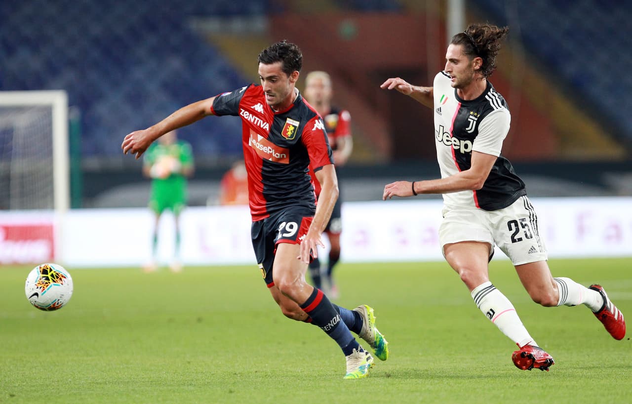 Al 56’ apareció Cristiano Ronaldo con tremendo gol. Arrancó una corta carrera desde la media cancha, avanzó unos metros y sacó un soberbio tiro que terminó al fondo de la red.
