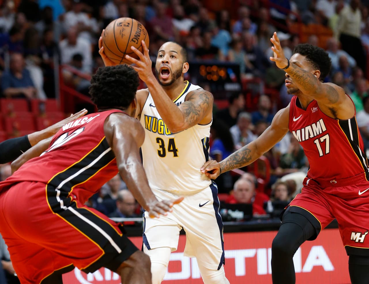 Por su parte, en el American Airlines Arena, el Miami Heat recibió a los Devner Nuggets.