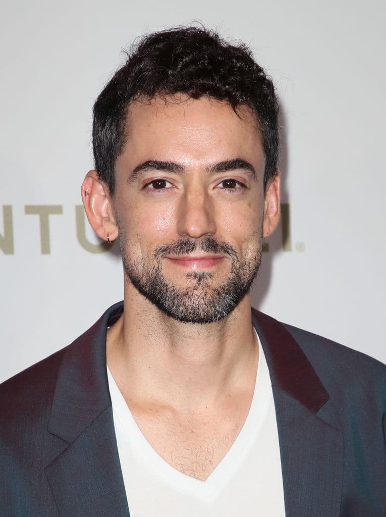 Gary Alazraki también apareció en proyectos como ‘Club de Cuervos’ (2015) y este año llegará ‘Acapulco’.
<br>