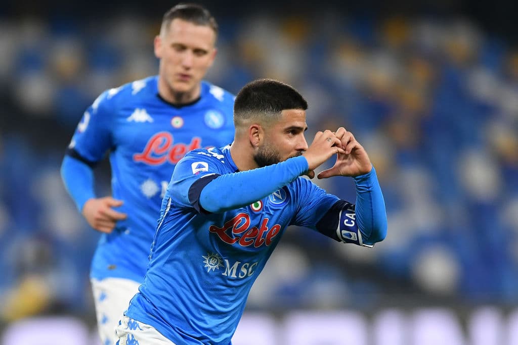Con doblete de Lorenzo Insigne y gol de Victor Osimhen, el Napoli se impone a Bologna 2-1. Roberto Soriano fue el encargado de anotar el único tanto para los 'rojiazules'. El mexicano Hirving 'Chucky' Lozano puede que regrese a las canchas en su partido ante el Milan en la Serie A.