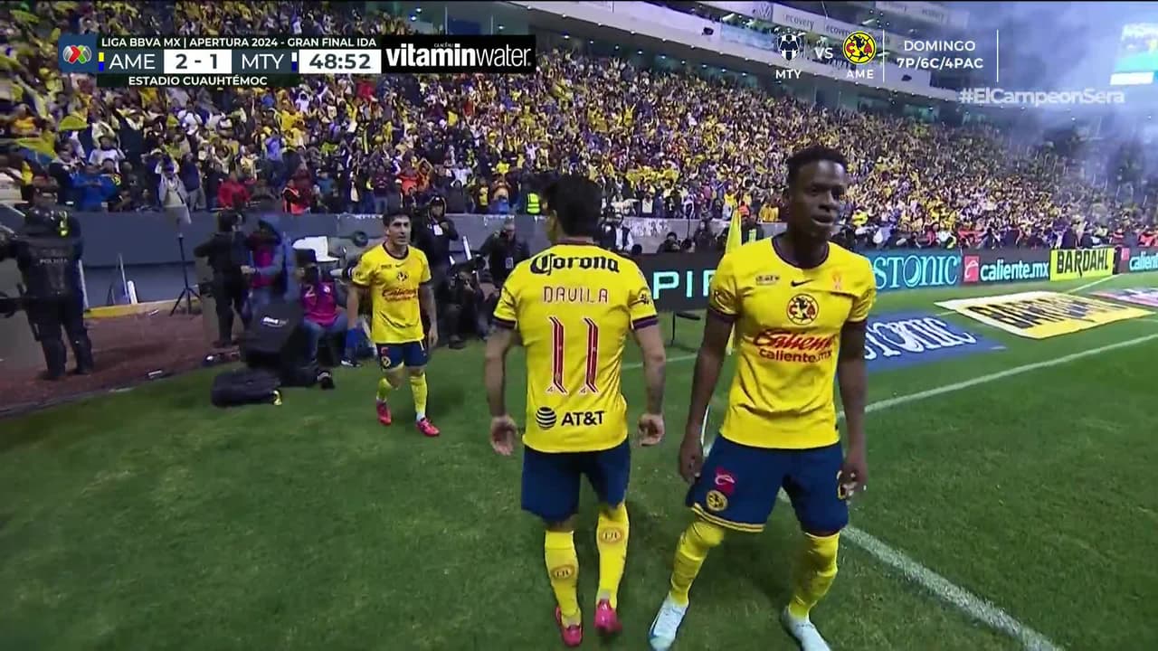 ¡GOL!  anota para América. Álex Zendejas