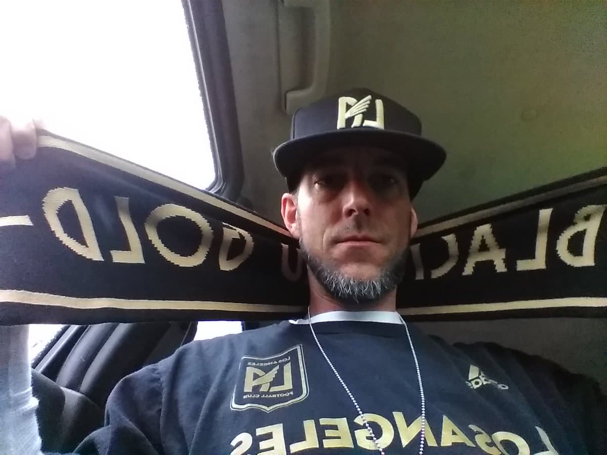 LAFC todavía ni siquiera juega un partido oficial, pero sus fanáticos ya se armaron de toda la armadura angelina posible.