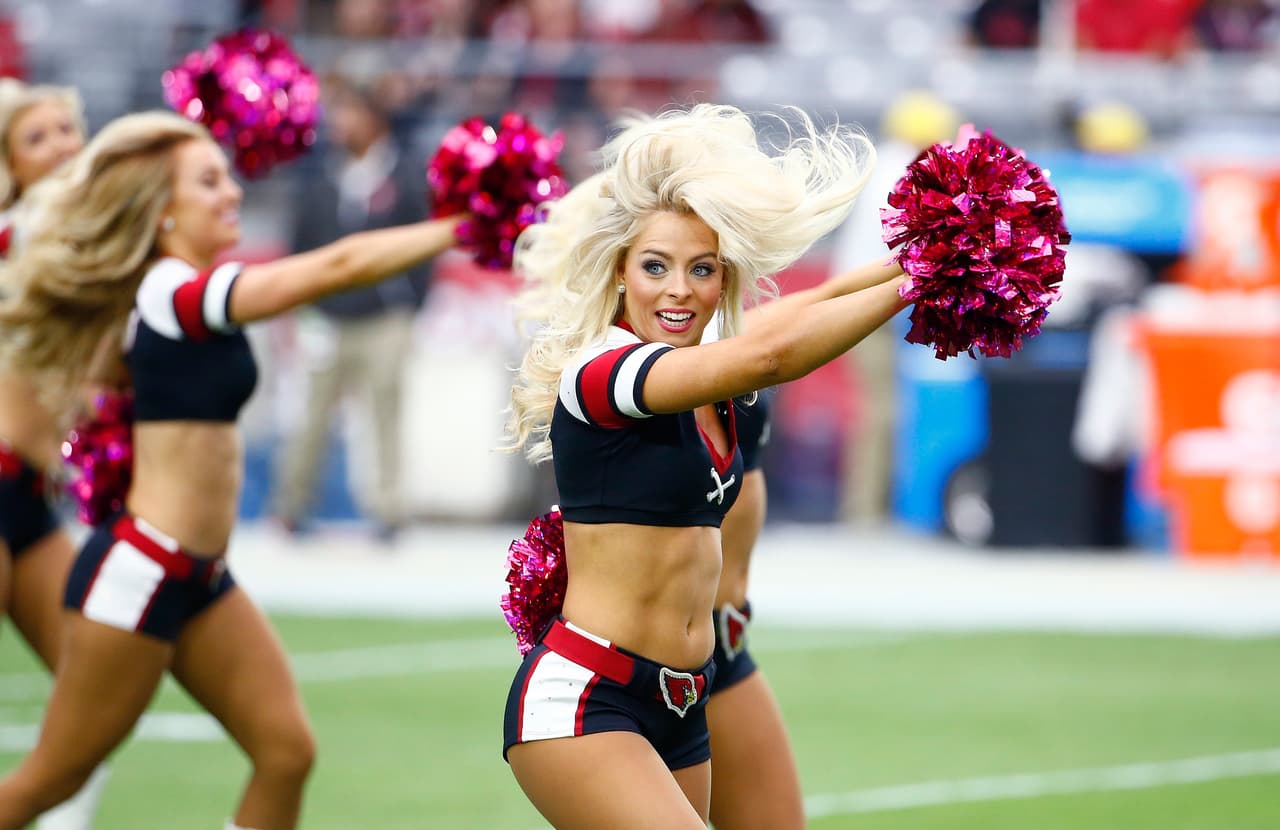 Son hermosas, tienen energía y sus bailes le dan alegría al ambiente en los estadios de la NFL: sin duda, las porristas tienen un papel muy especial para el espectáculo del fútbol americano.
