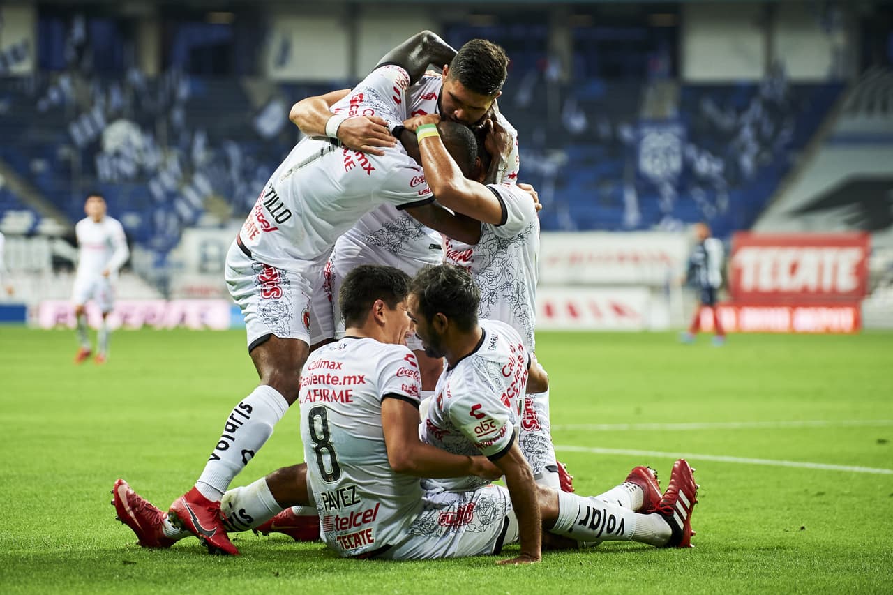 En un duelo muy cerrado, las anotaciones de Maxi Meza y Mauro Manotas hacen que Monterrey y Tijuana dividan los puntos. Los regios acumulan una racha de tres encuentros sin poder ver la victoria. Con el empate Xolos se mantiene en la cuarta posición de la tabla con 13 unidades.