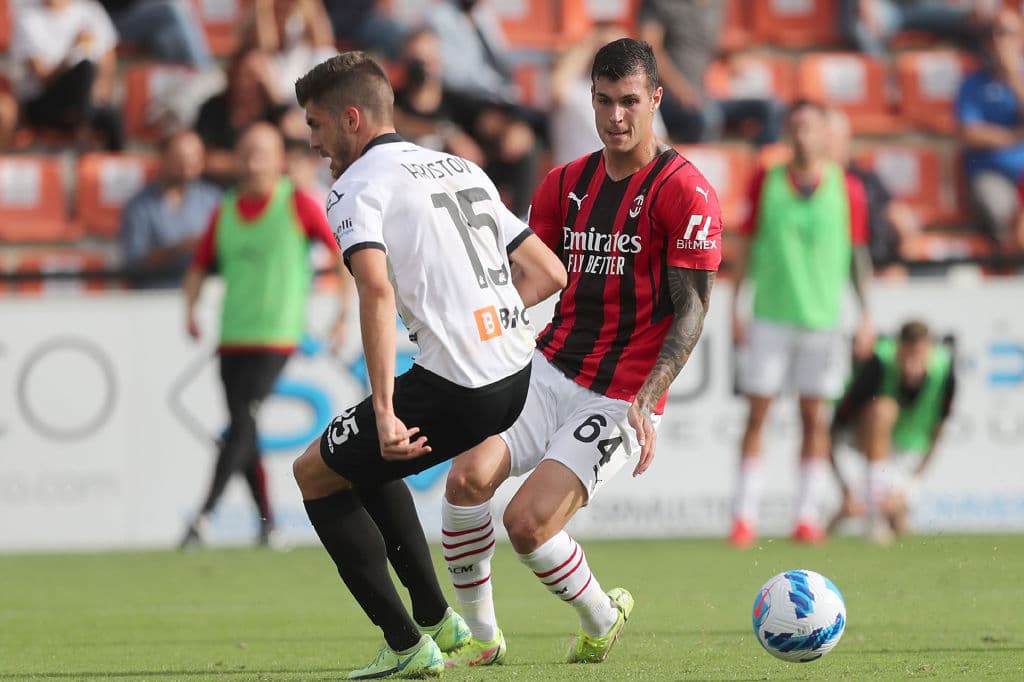 Inter de Milan y Atalanta empatan 2-2, Genoa y Hellas Verona empatan 3-3 y el Milan es el único que logra sumar tres putnos tras vencer 1-2 al Spezia.