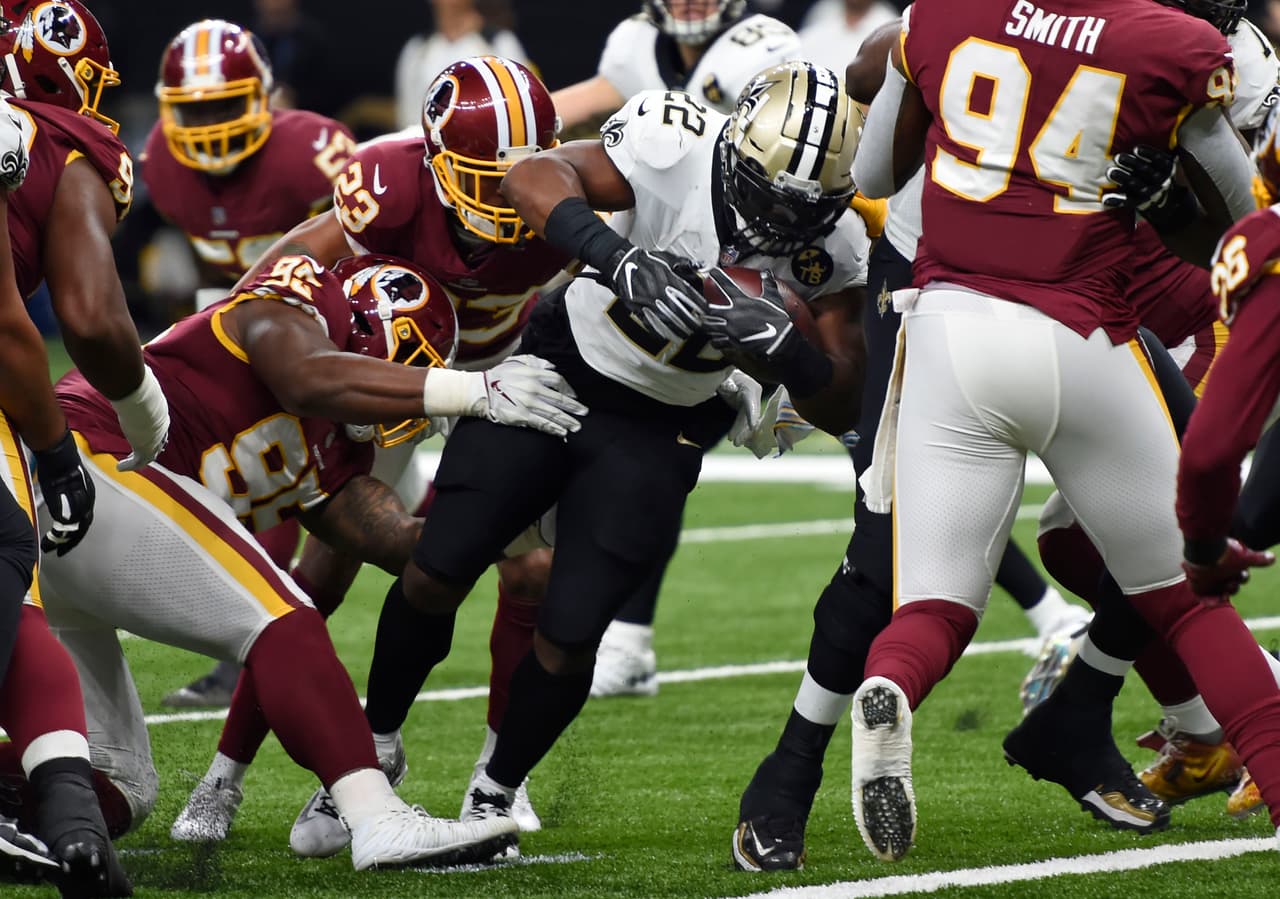 Los Saints abrieron el marcador restando 10:41 en el primer cuarto con un acarreo de touchdown de 1 yarda de Mark Engram para poner 6-0 adelante a los locales. Fallaron el extra.