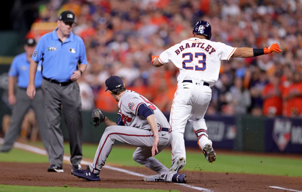 Atlanta Braves llegan a Houston para cerrar la serie y con un marcador de 7-0 a favor ponen la elminitario 4-2 y se quedan con la Serie Mundial.