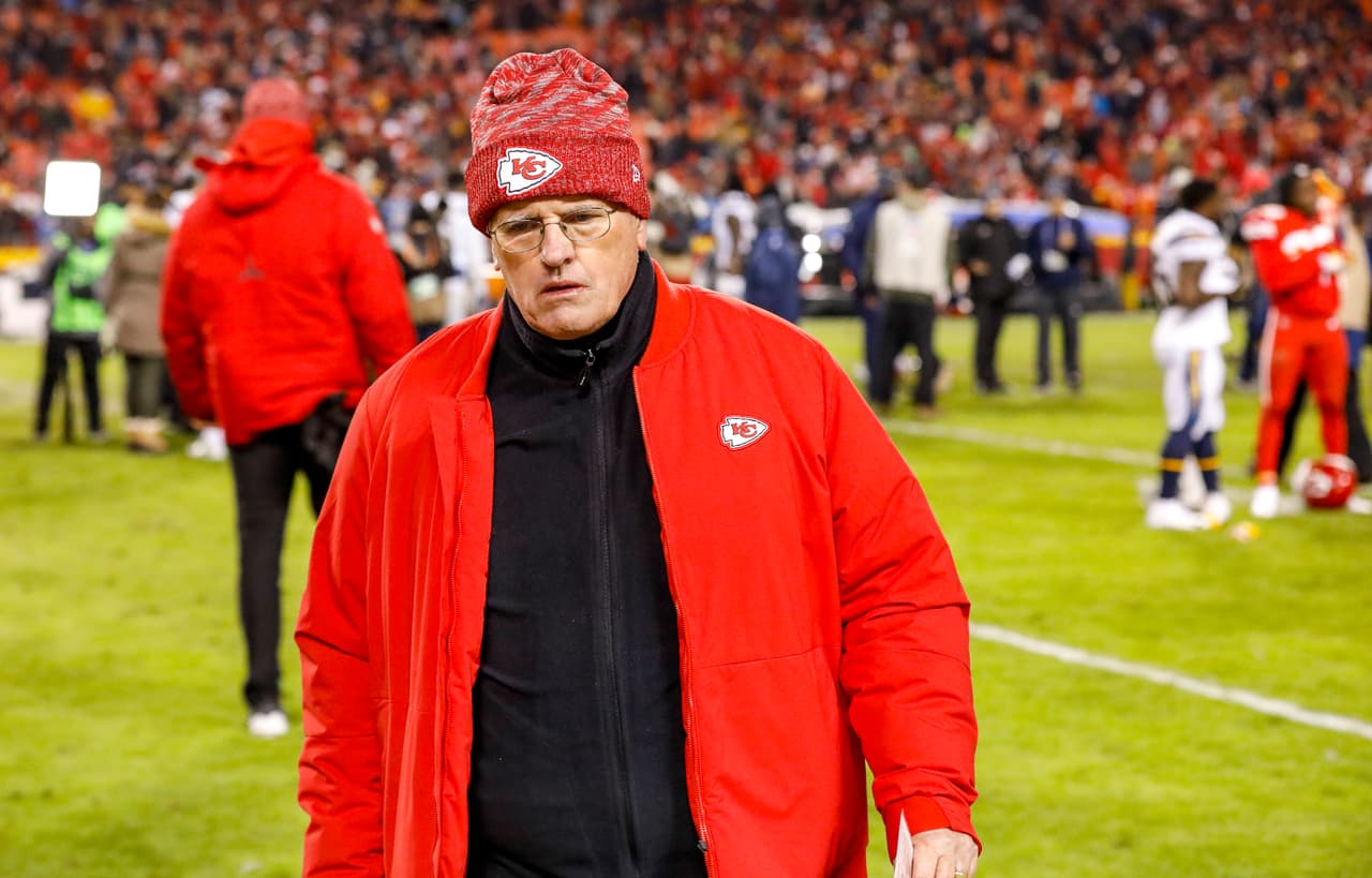 Kansas City Chiefs despiden a su coordinaro defensivo Bob Sutton