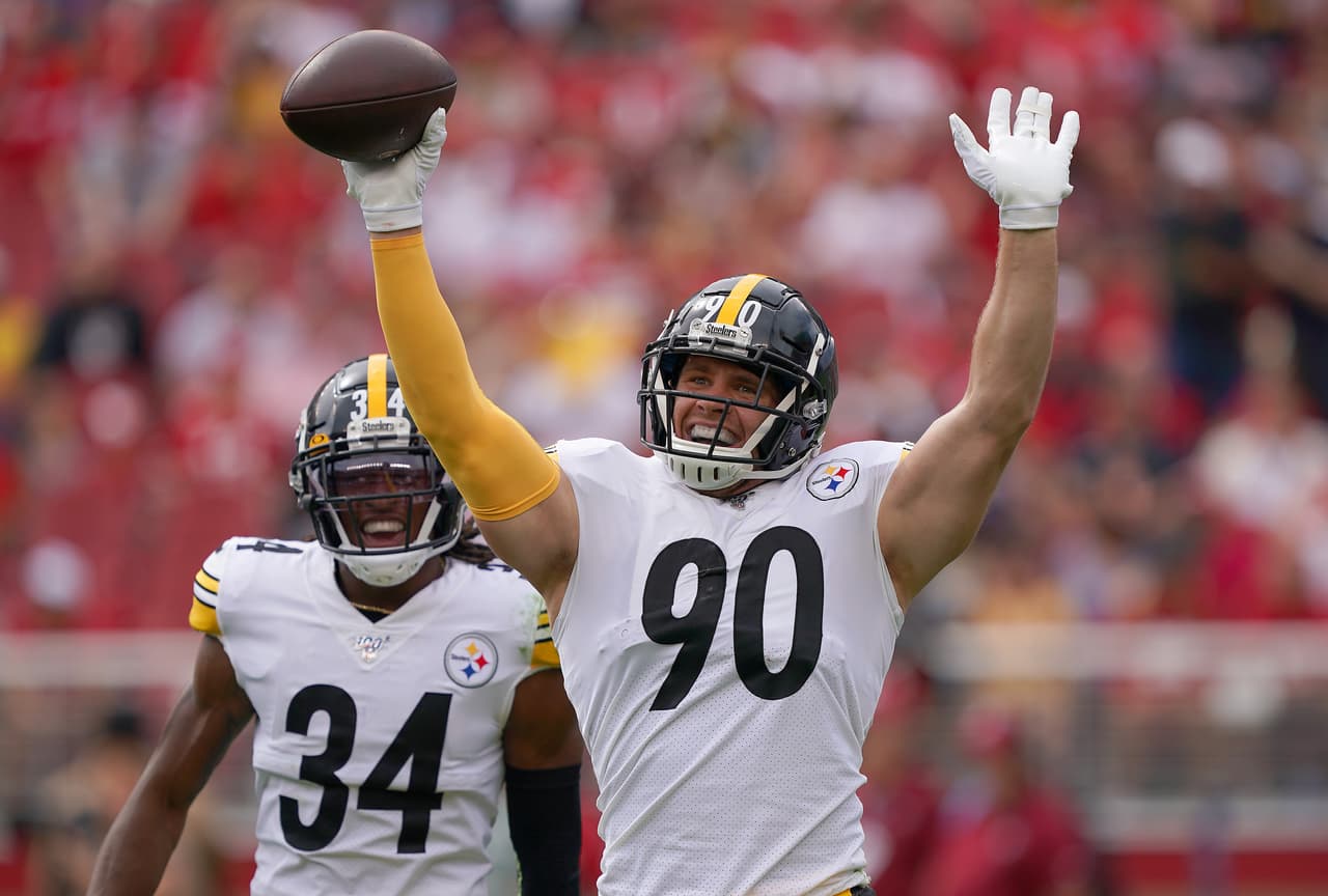 El defensivo #90 T.J. Watt logró una intercepción que para su mala fortuna no sirvió de mucho para los Steelers.