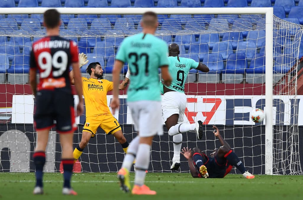 A los 34’ apareció Romelu Lukaku para abrir el marcador. Recibió un centro a segundo palo que remató con tremendo cabezazo.