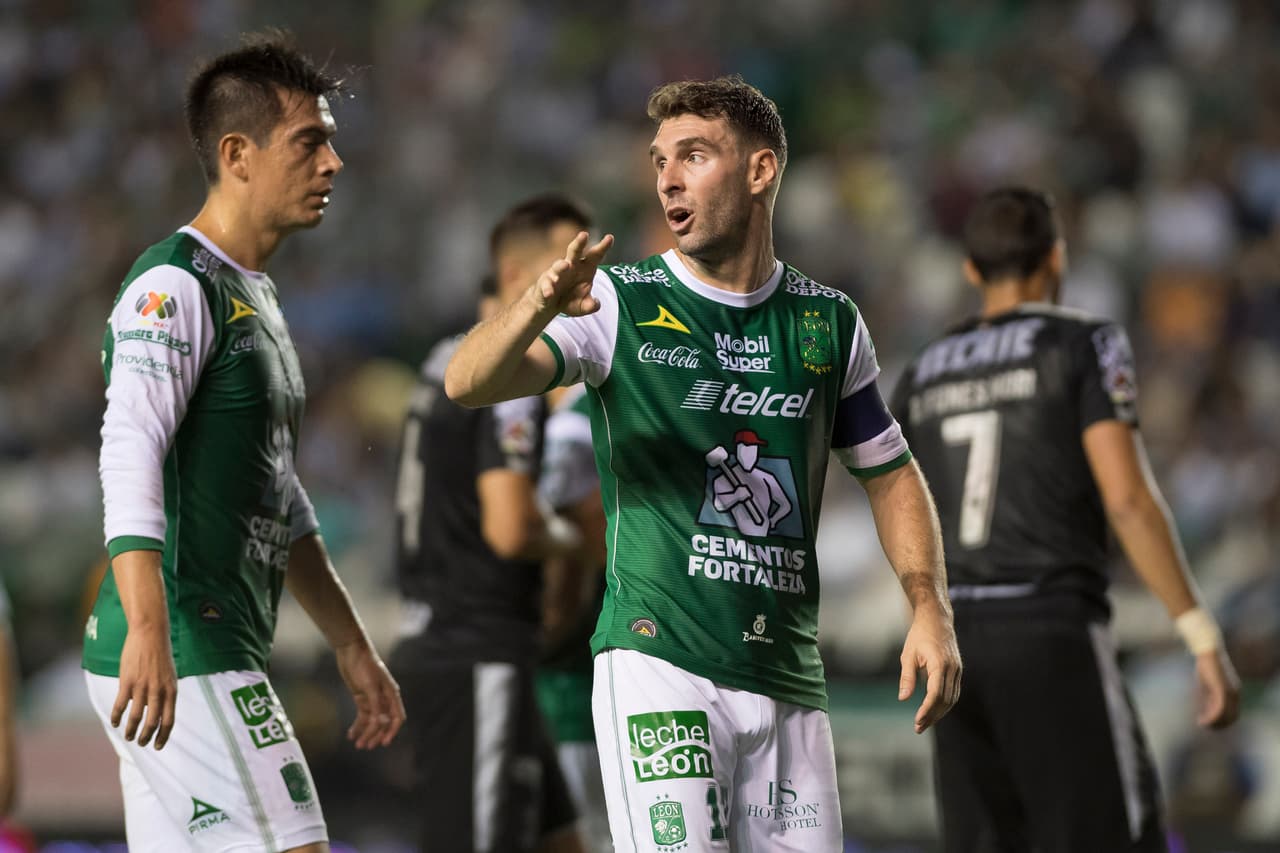 A media semana León visita a Puebla en duelo de equipos desesperados por buenos resultados.