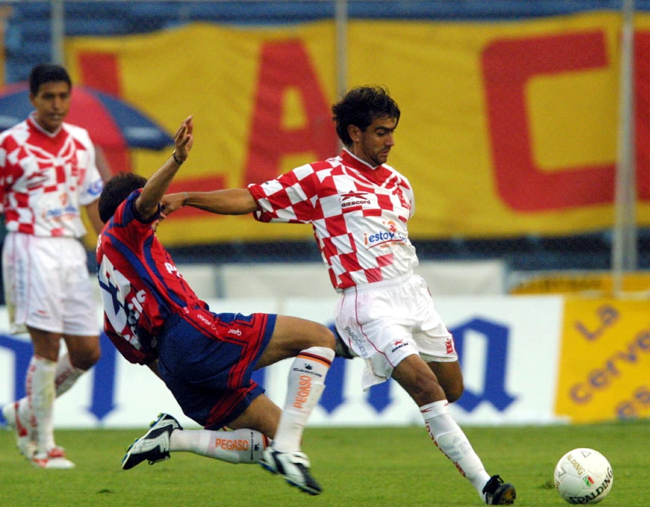 <b>Gilberto Adame</b> debutó con Atlas en 1991. Pasó por Tecos en diversas etapas y también defendió los colores de Chivas en 2002.