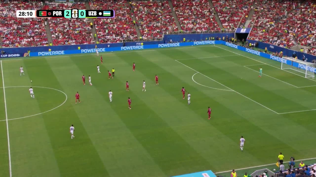 ¡GOL!  anota para Uzbekistán. Aziz G'aniev