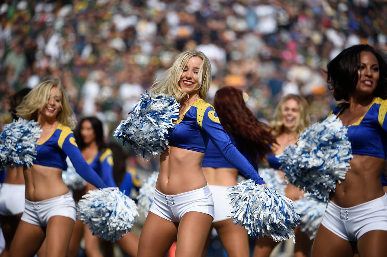 Las animadoras de los equipos del fútbol americano estadounidense le ponen un condimento especial a los encuentros de la NFL en los diferentes estadios en Estados Unidos.