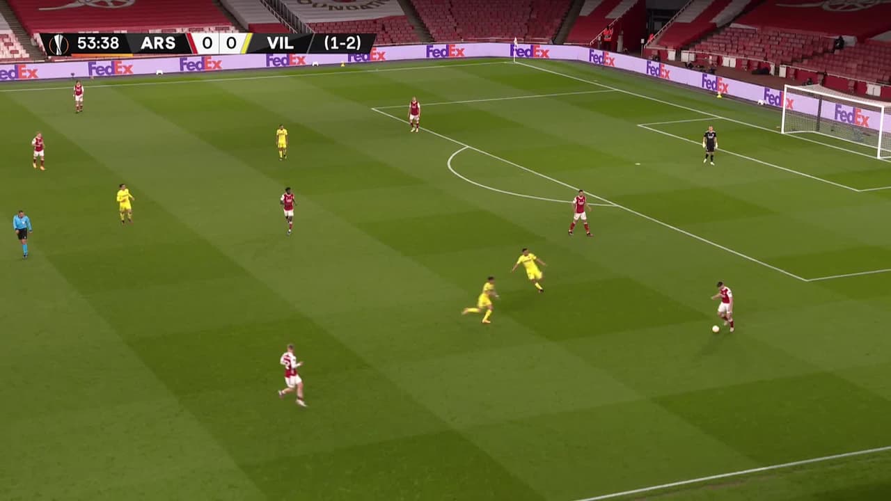 ¡TIRO ATAJADO! disparo por Gerard Moreno Balagueró.