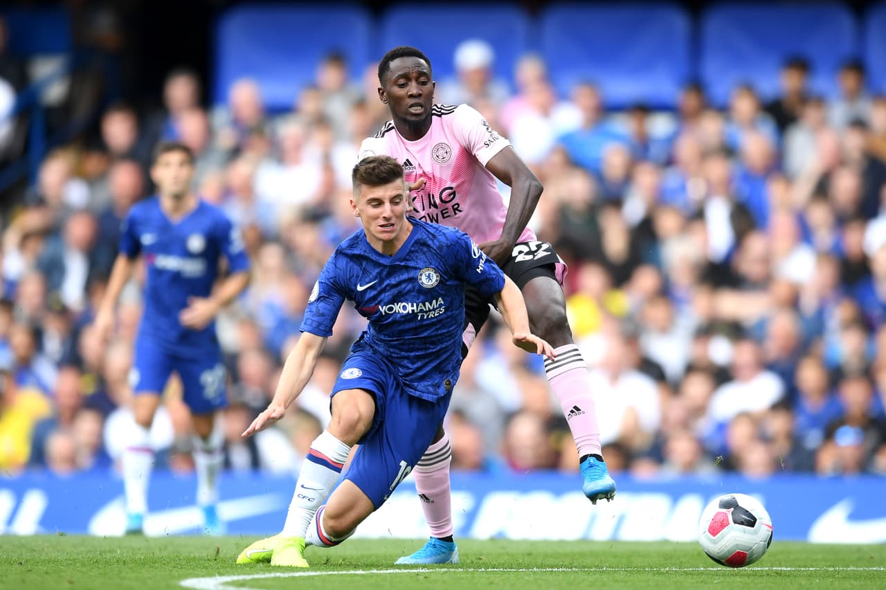 Chelsea de Frank Lampard sigue sin ganar en la Premier League tras ser goleado por Manchester United y empatar con Leicester City.