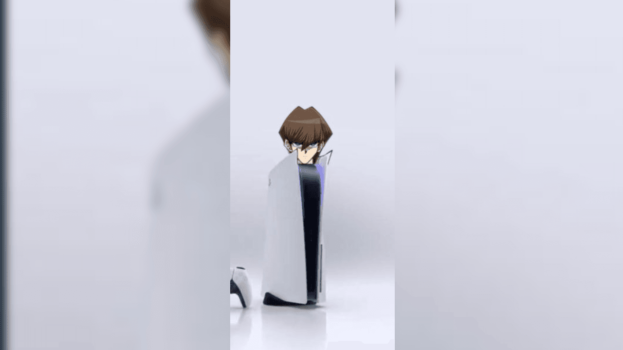 Cuando se dio a conocer el diseño de la nueva consola, varios usuarios publicaron fotos de artículos de casa, principalmente, refiriendo una similitud con el PlayStation 5.