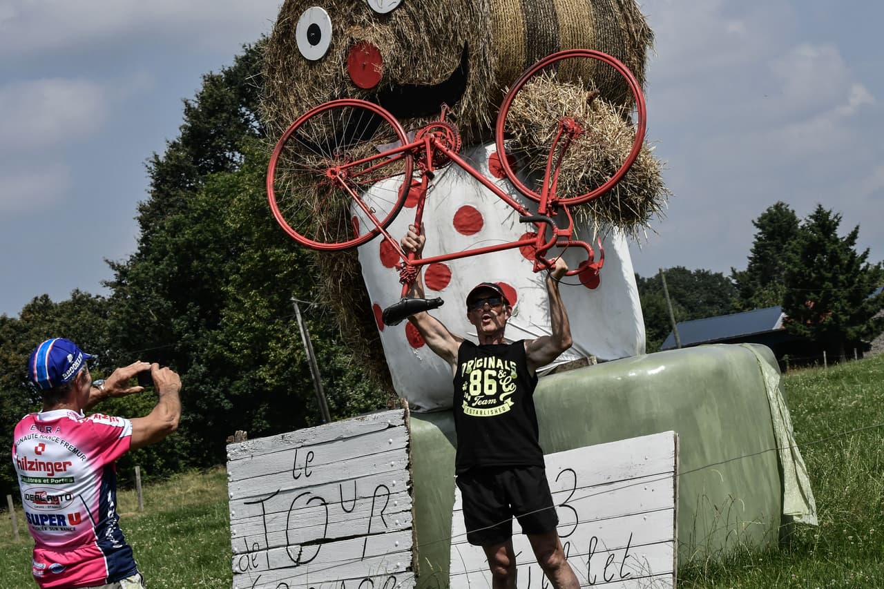 El amor por las bicicletas se hizo presente en cda paso de los competidores por las carreteras francesas.