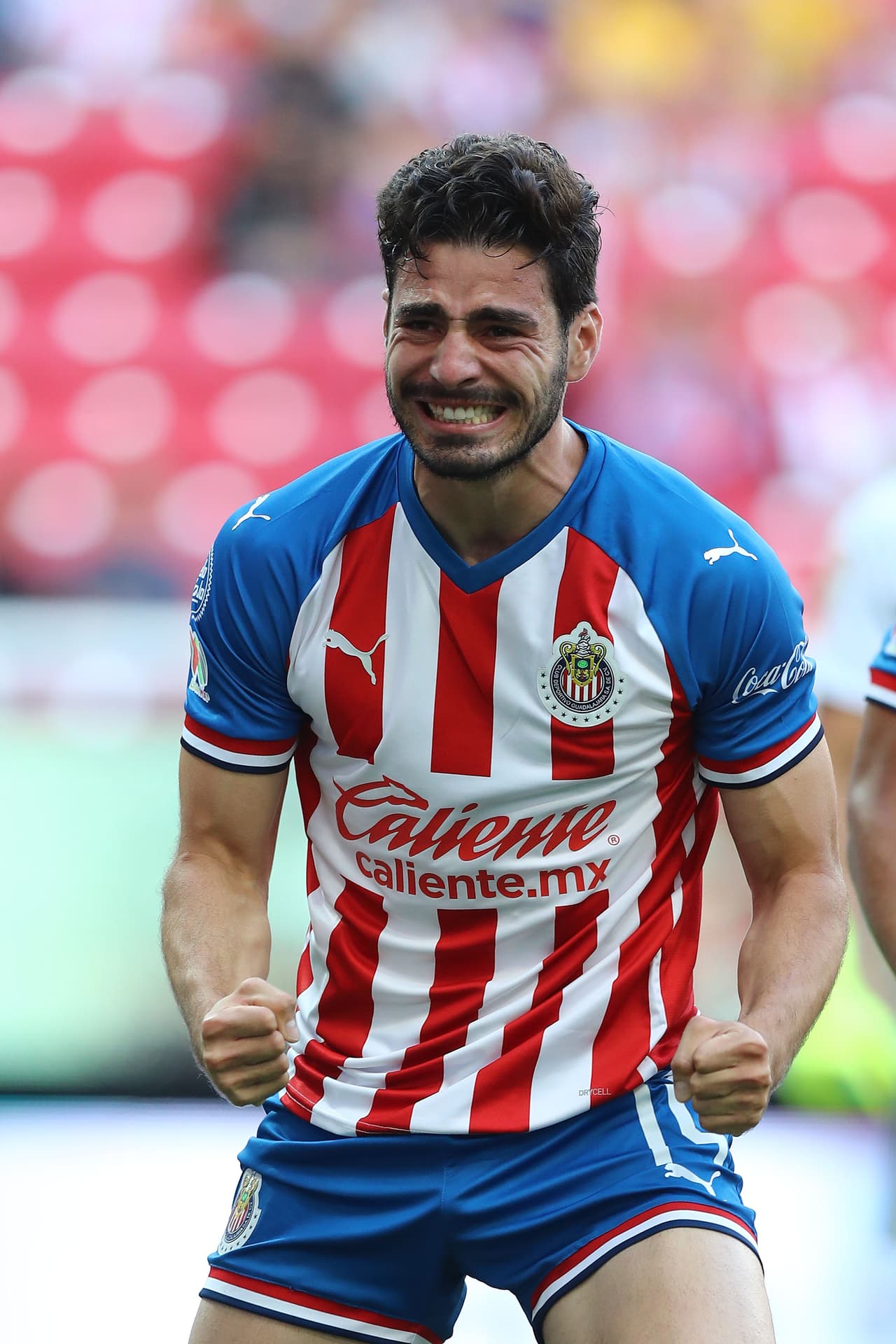 Apenas se jugaba el minuto 9 y Antonio Briseño , con remate de cabeza, se estrenaba como anotador de las Chivas.