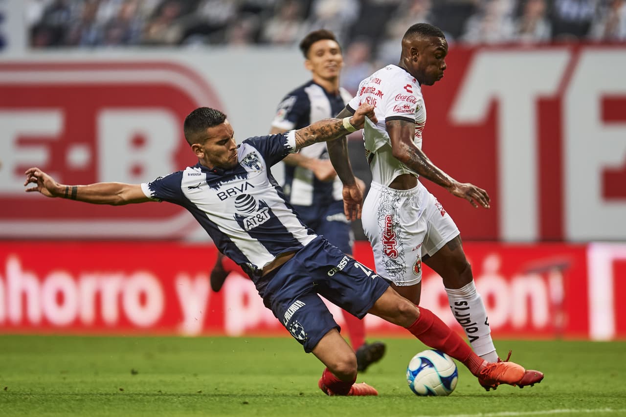 En un duelo muy cerrado, las anotaciones de Maxi Meza y Mauro Manotas hacen que Monterrey y Tijuana dividan los puntos. Los regios acumulan una racha de tres encuentros sin poder ver la victoria. Con el empate Xolos se mantiene en la cuarta posición de la tabla con 13 unidades.