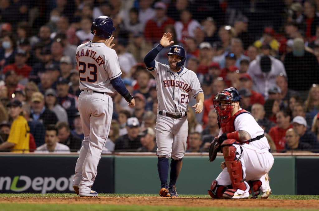 Los Astros apalean a los Red Sox y lideran la serie 3-2