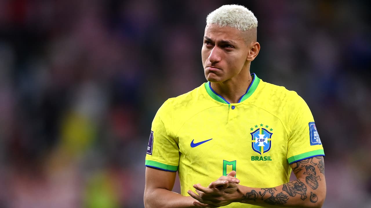 Con lágrimas, Richarlison ofrece disculpas antes de dejar Catar