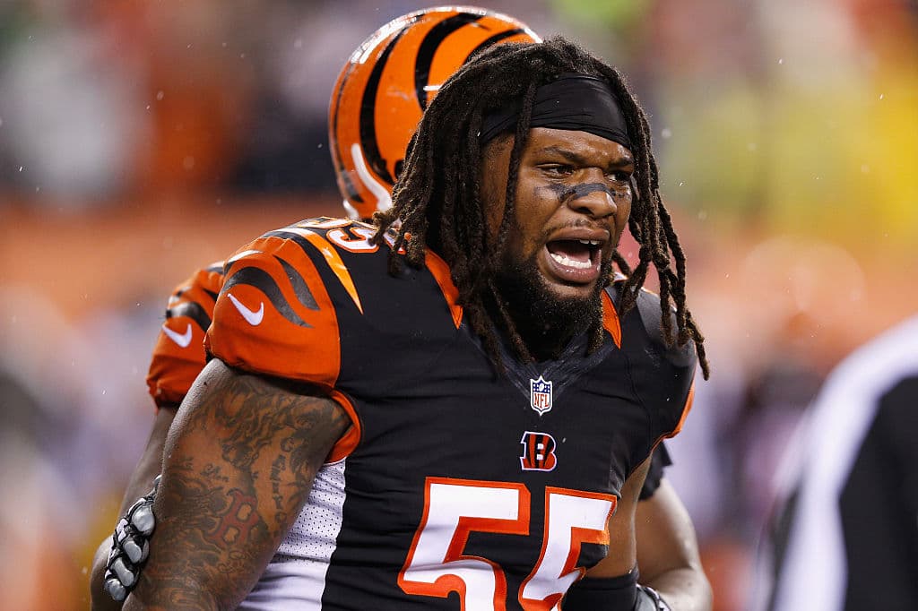 El linebacker Vontaze Burfict ha sido cortado por los Cincinnati Bengals luego de siete temporadas con la organización en las que se habló más cómo perjudicó al equipo con sus suspensiones fuera del campo y con costosos castigos dentro de él.