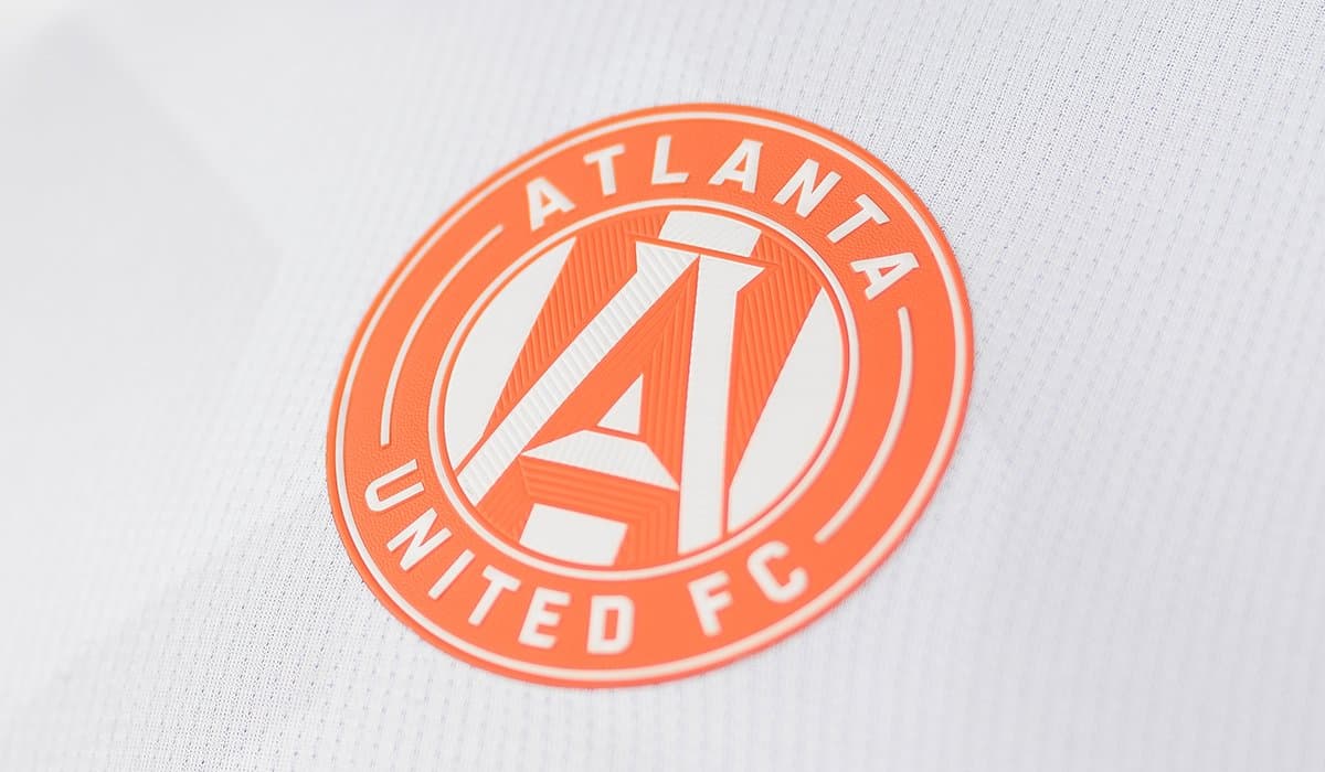 Atlanta United le rindió homenaje a las raíces de la ciudad con su uniforme alternativo “Rey Durazno”. Incluso el escudo lleva el entorno en color melocotón.