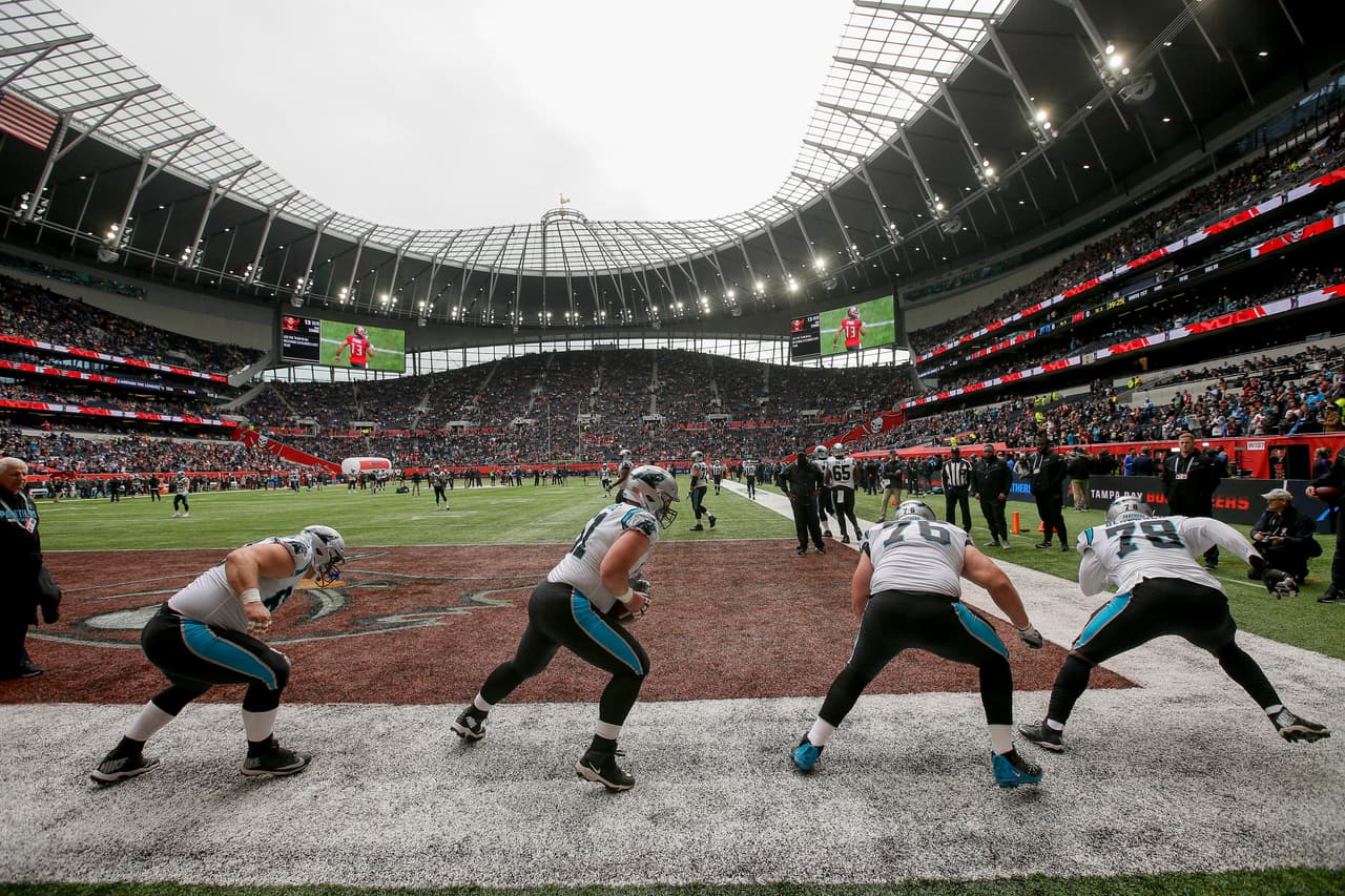 Carolina Panthers calientan previo al partido.