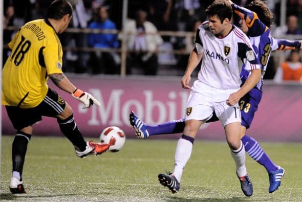 Real Salt Lake aguantó bien el primer tiempo en tierras ticas. Al inicio del complemento un gol de Cordero puso presión para el Saprissa. Un cabezazo del colombiano Olave igualó para la tranquilidad del RSL. El partido terminó 2-1 para Saprissa, pero el equipo de la MLS pasó a la final.