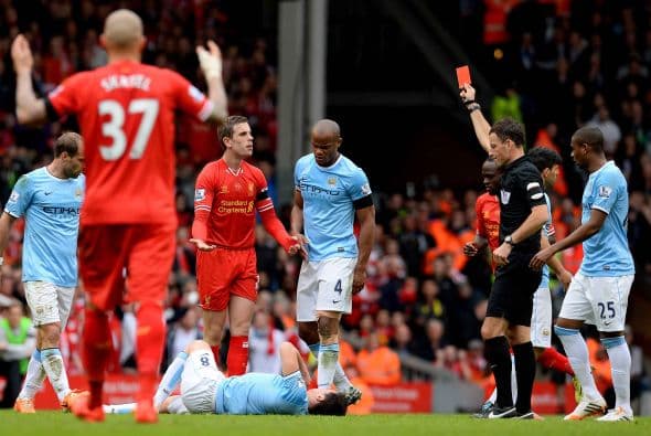 La expulsión del local Jordan Henderson le dio mayor emoción a la recta final, pero no pasó del hecho anecdótico.
