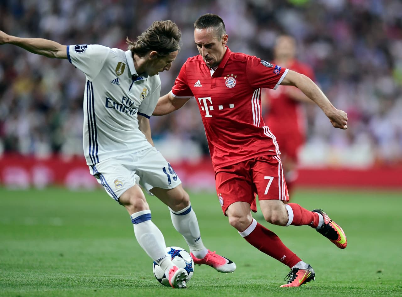 Bayern Munich tomó la iniciativa atacando por las bandas. Con la serie 1-2 abajo, buscó el triunfo en Madrid.