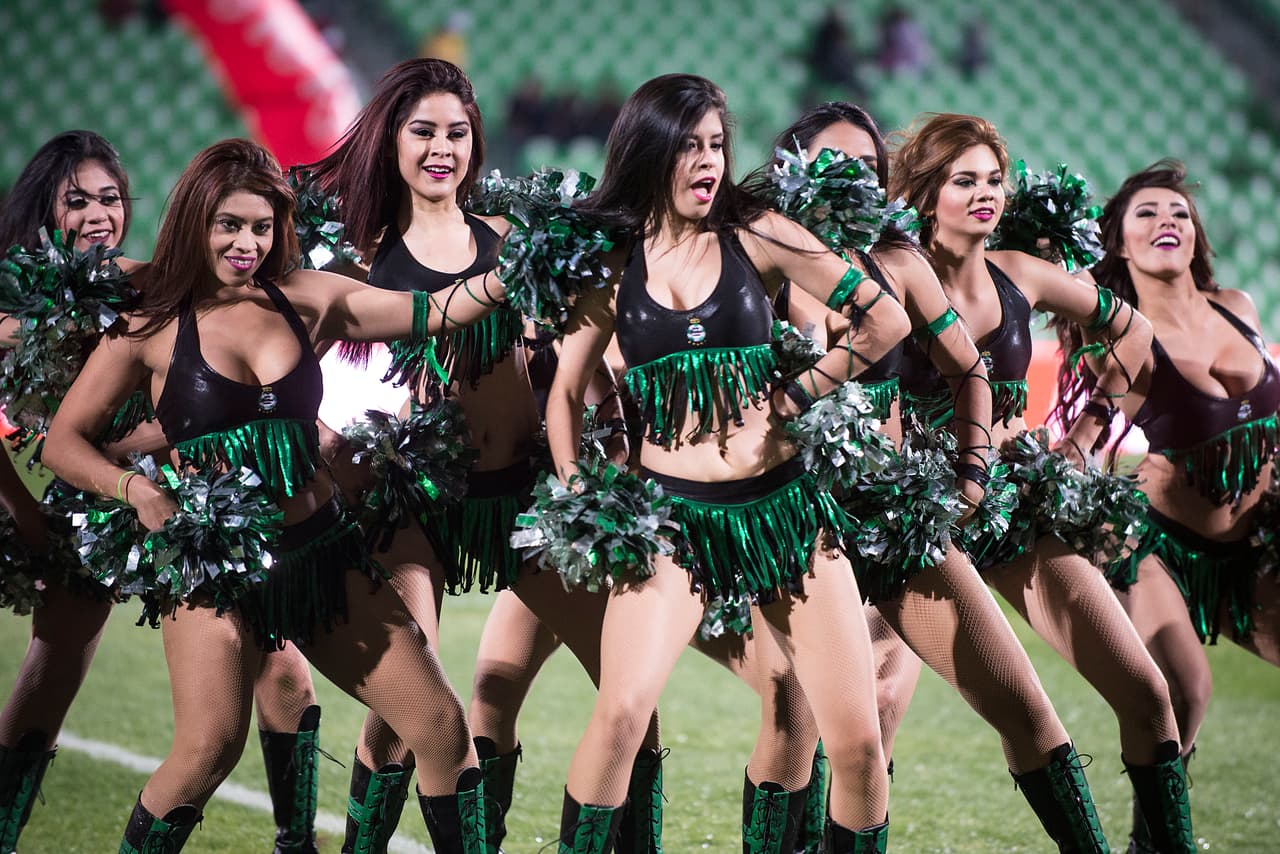 La belleza de las porristas en la fecha 2