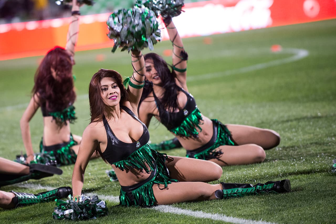 La belleza de las porristas en la fecha 2