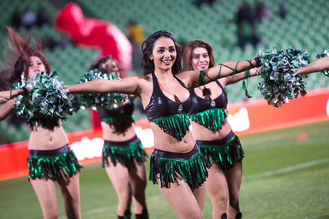 La belleza de las porristas en la fecha 2
