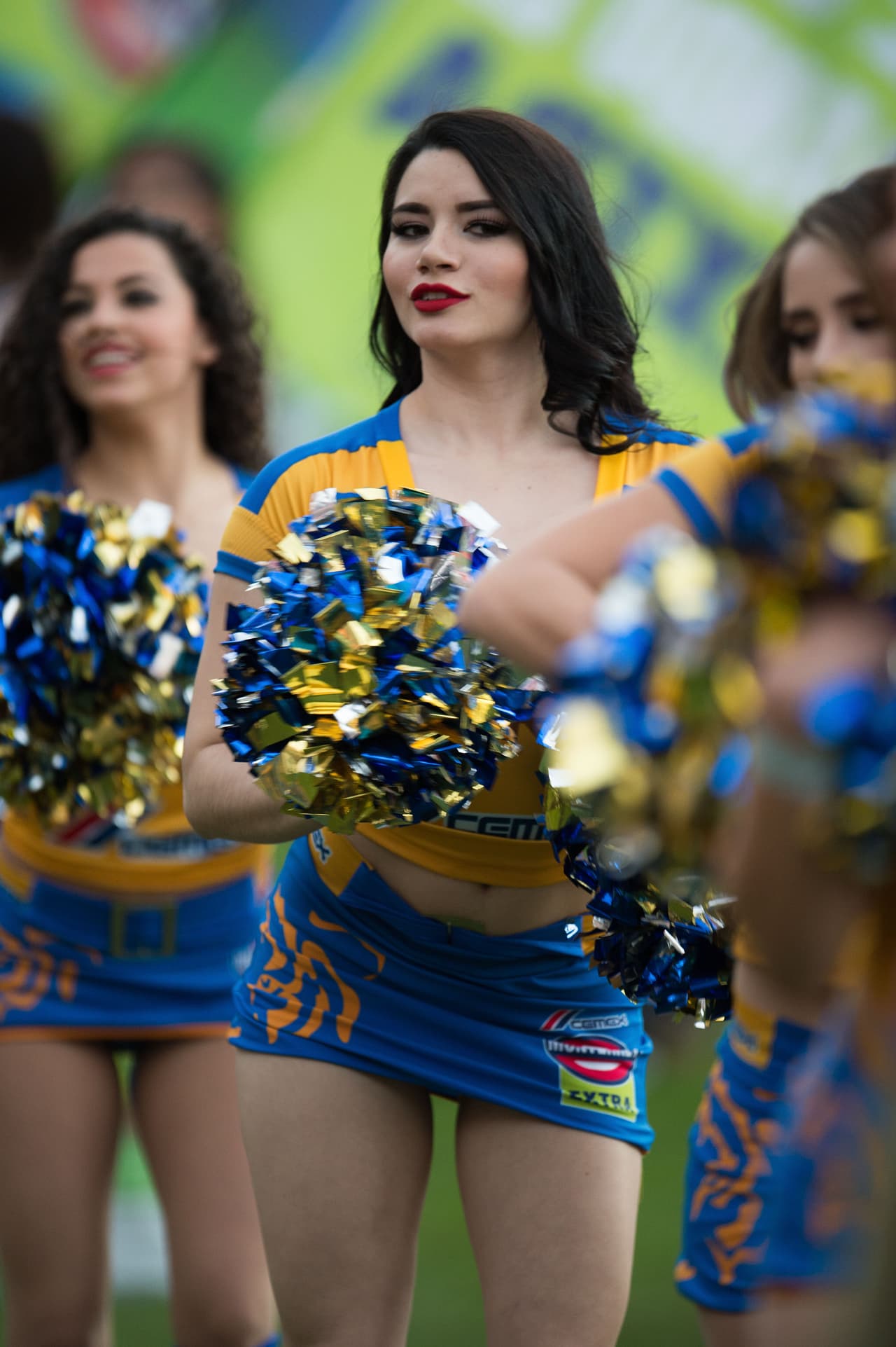 La belleza de las porristas en la fecha 2