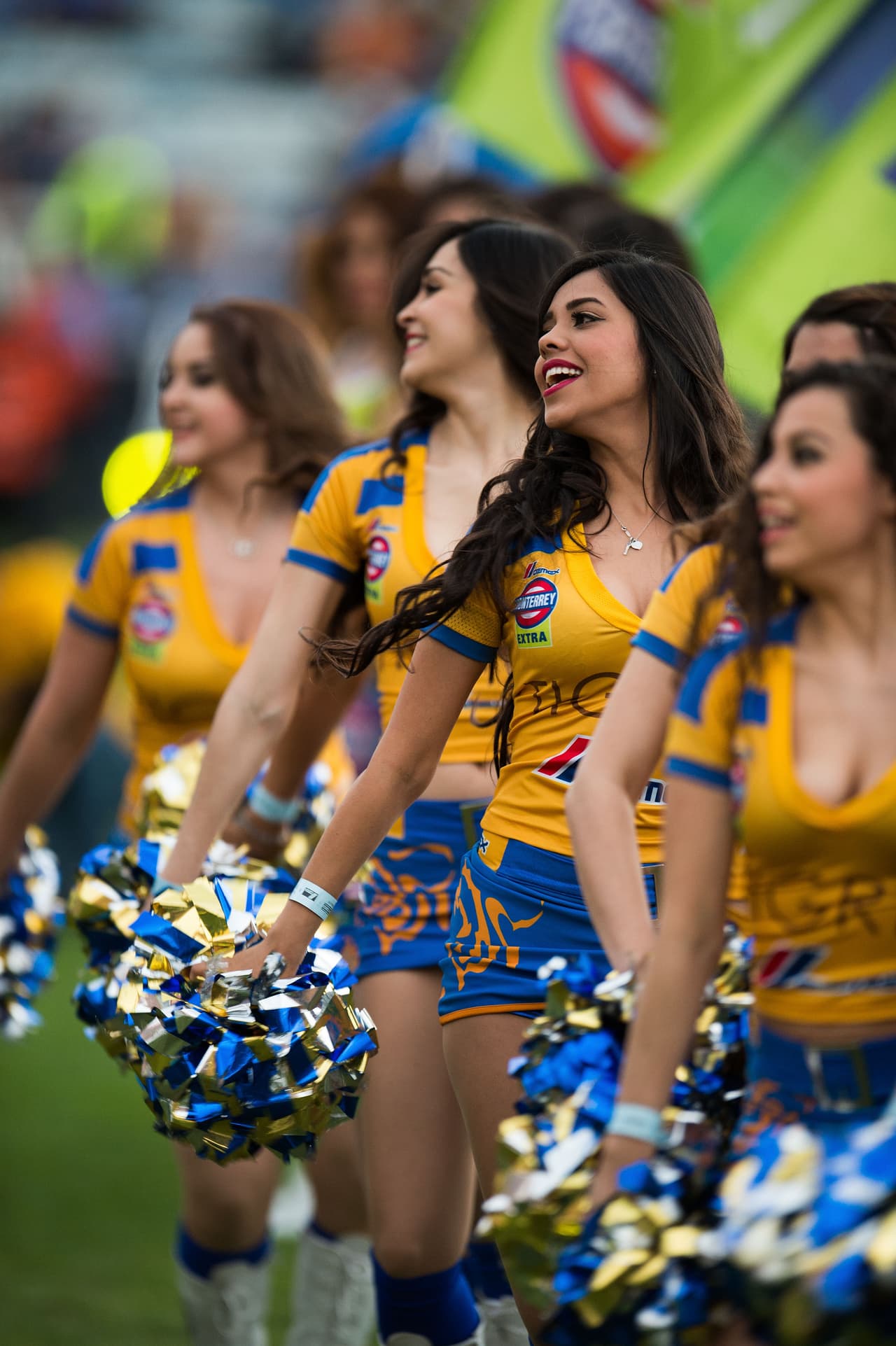 La belleza de las porristas en la fecha 2